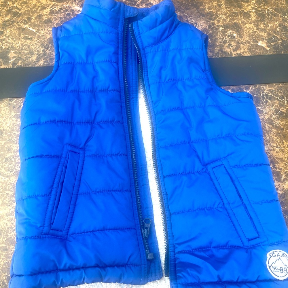 GAP kids vest blu size 5, good use condition